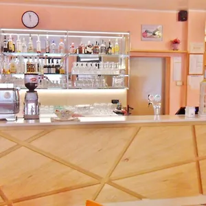 https://hotel-ristorante-al-bassanello.hotelinveneto.com