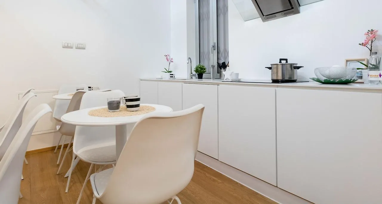 Monte Amiata Rooms Milano 0*,  Italia
